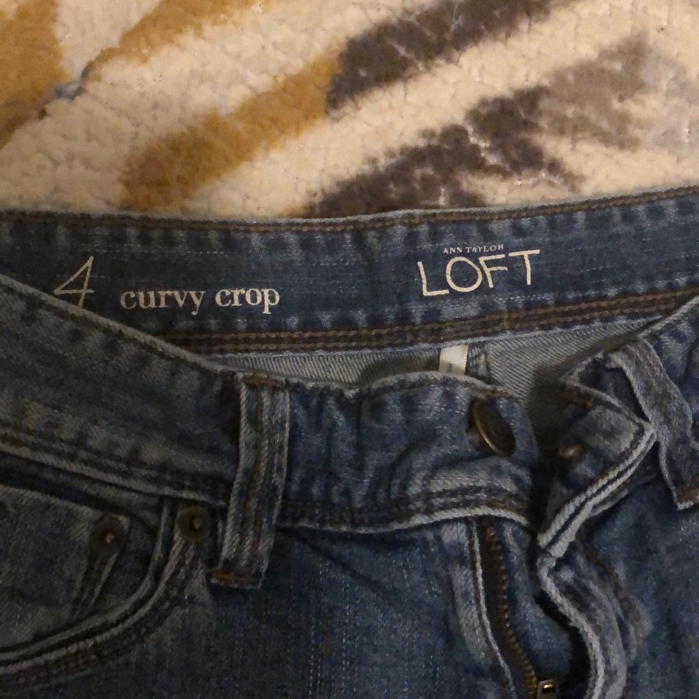 Ann Taylor Loft Curvy Top light wash capris